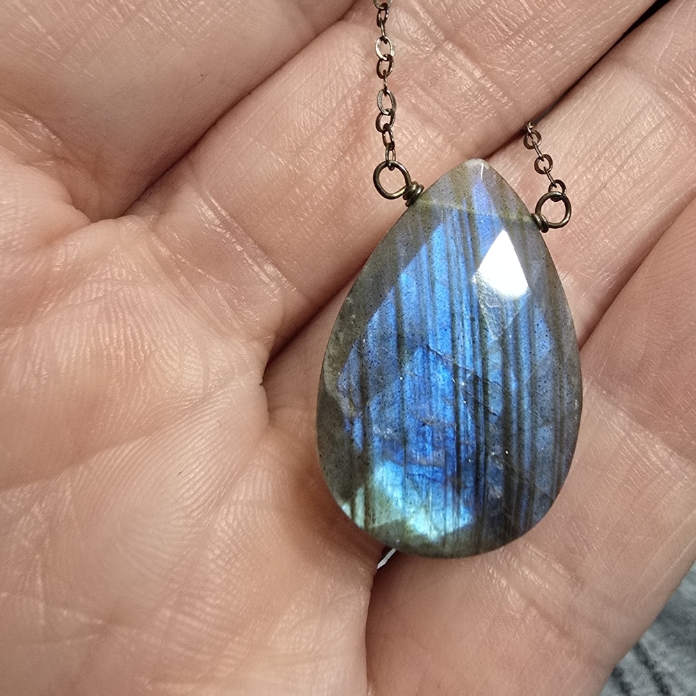 Labradorite necklace ON SALE 🔥